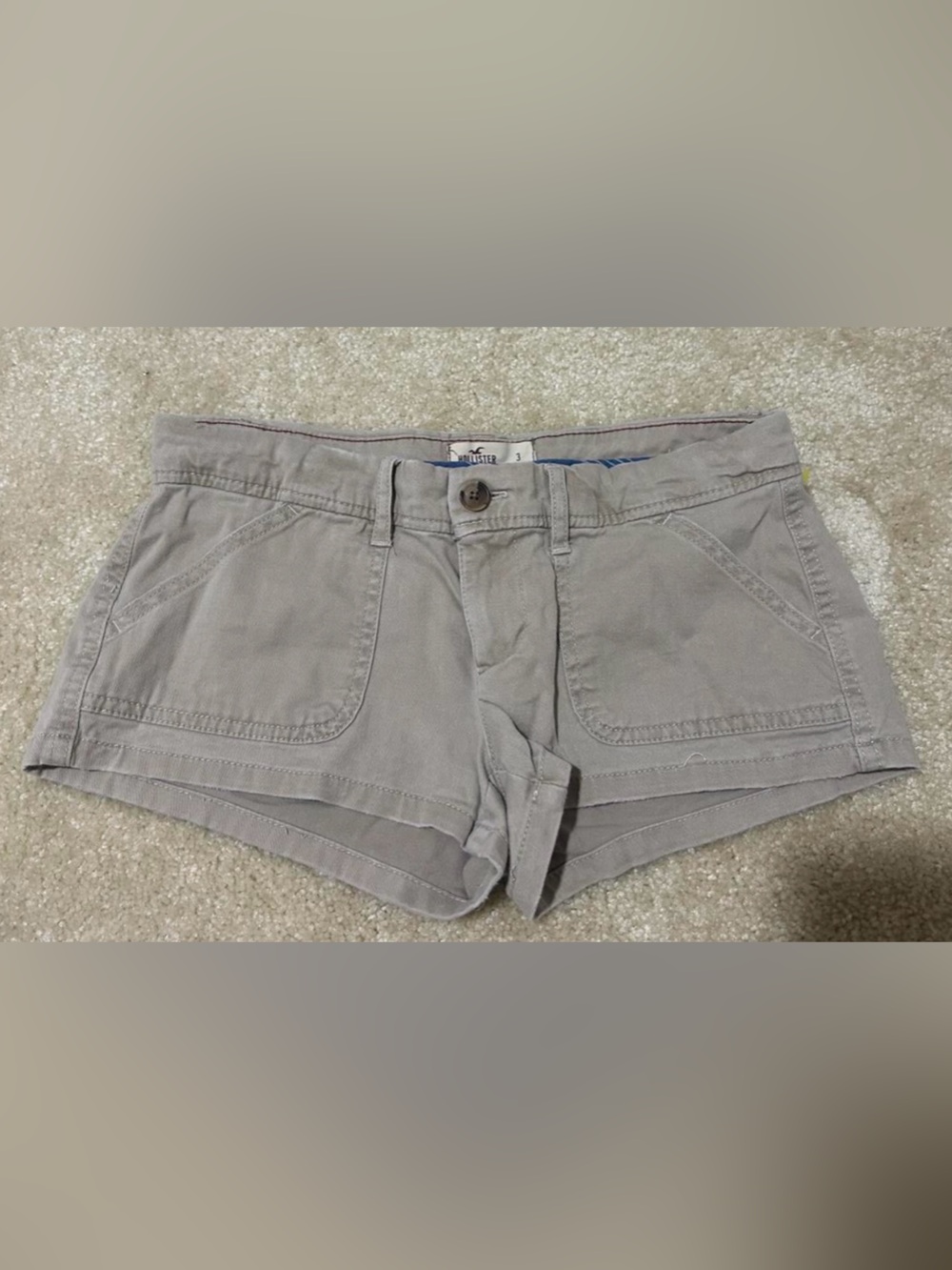 Vintage Y2K Hollister Women's Shorts in khaki